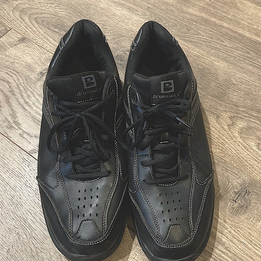 MENS BLACK SIZE 12 BOWLING SHOES